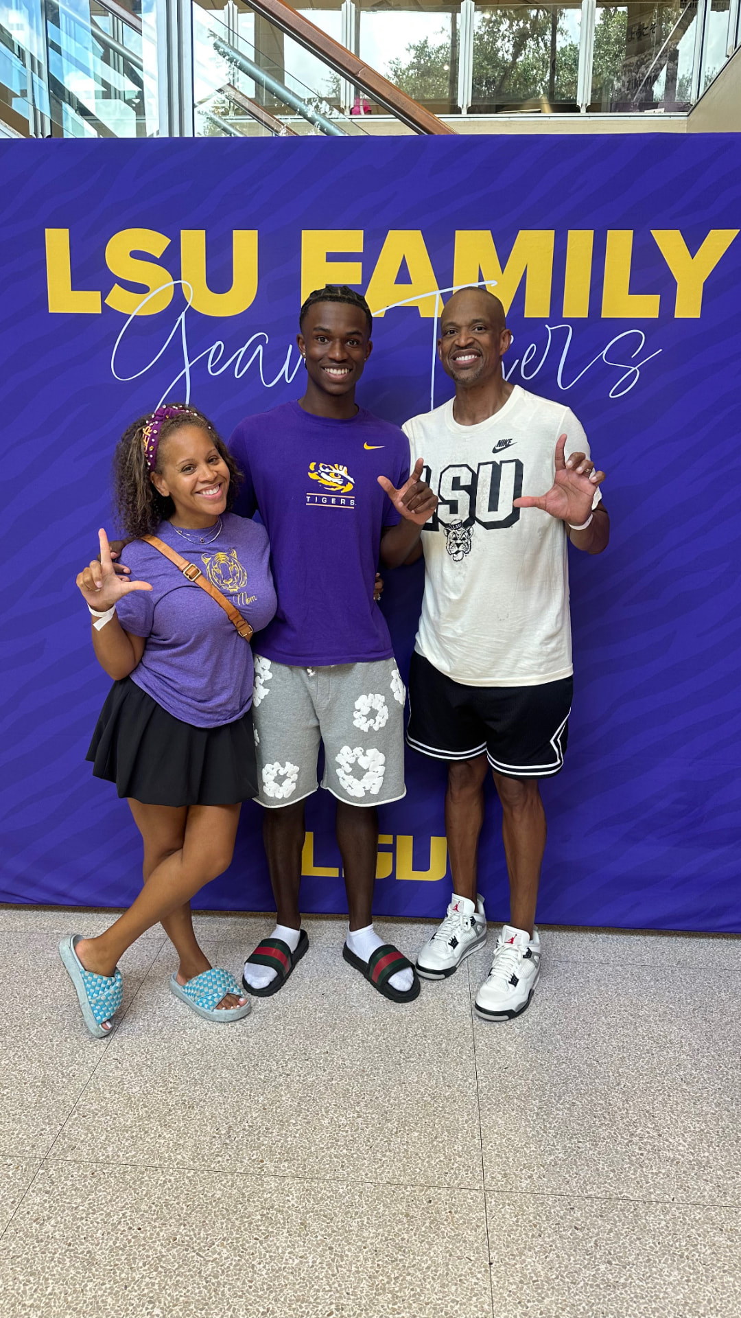 Ashaunte McLean with his family on LSU move-in day
